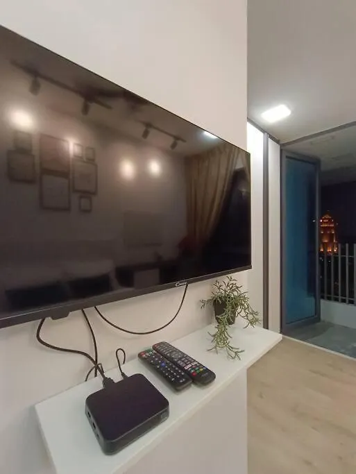 Col 108B Modern Klcc Balcony View & Infinity Pool Apartment Kuala Lumpur