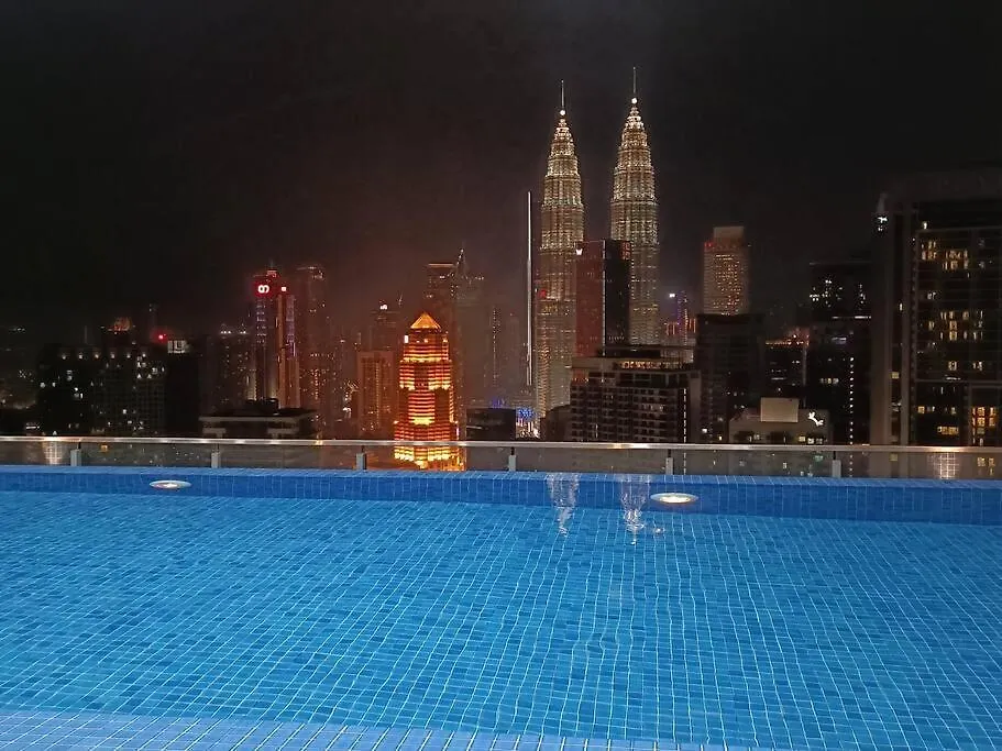 Col 108B Modern Klcc Balcony View & Infinity Pool Apartment Kuala Lumpur