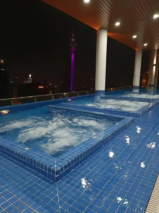 Col 108B Modern Klcc Balcony View & Infinity Pool Apartment Kuala Lumpur Malaysia
